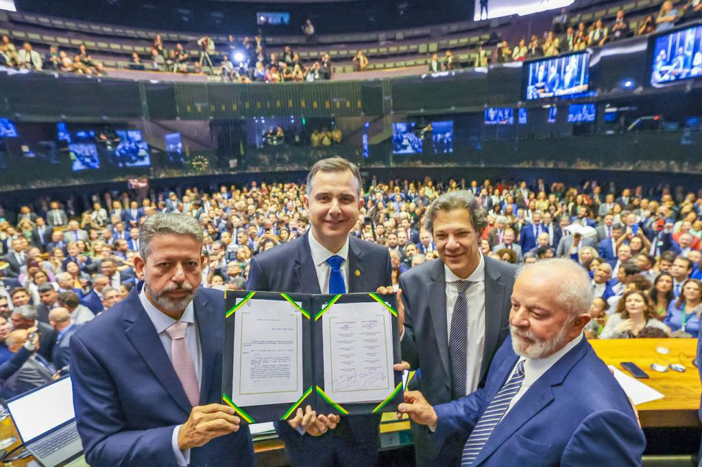 Entenda a reforma tribut&aacute;ria promulgada nesta quarta - Reverbero