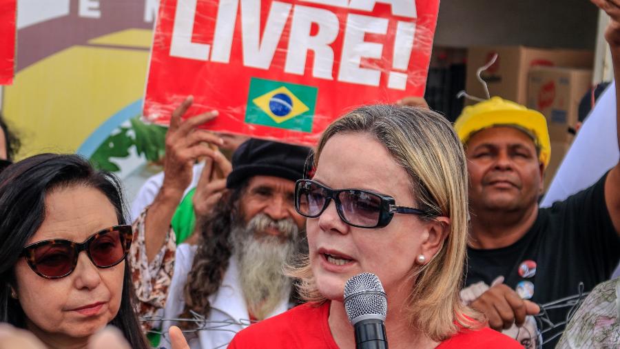 Gleisi se posiciona contra a privatização das escolas no Paraná