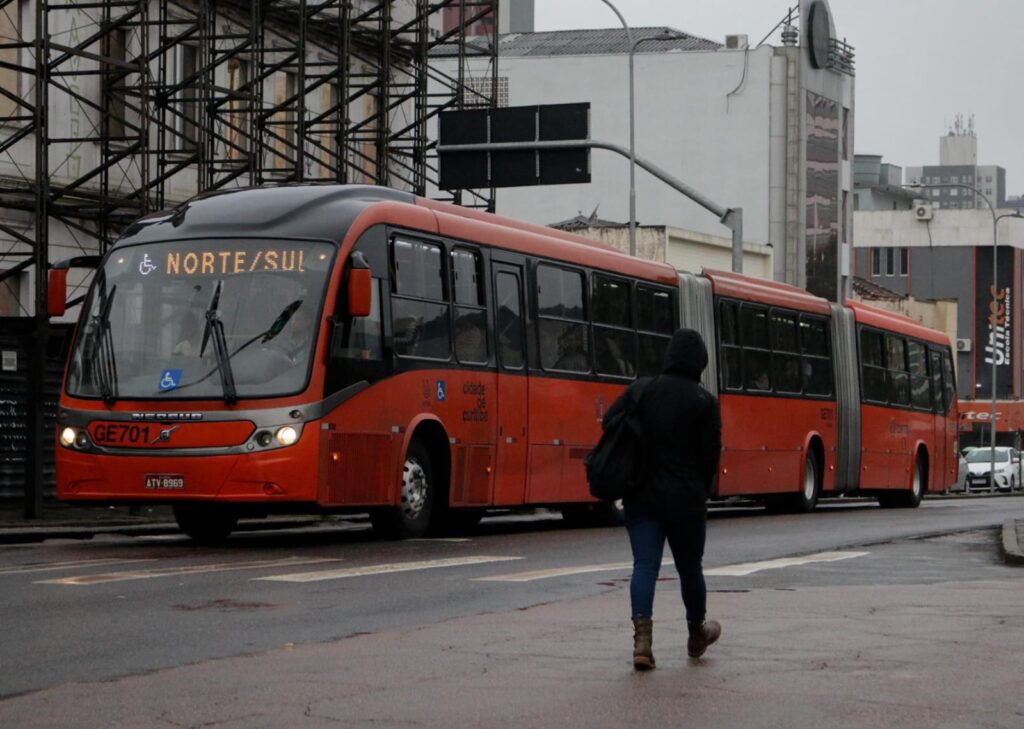 Homem é Assassinado Dentro De ônibus Após Defender Pessoas De Ataques